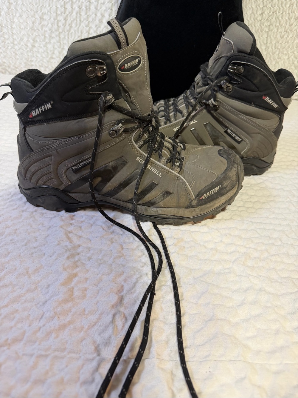 Baffin Men's Gray and Black Waterproof Trekking Boots